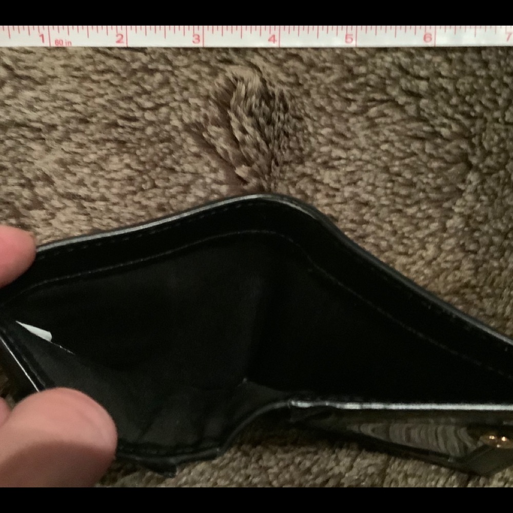 Leather wallet - Picture 2 of 8
